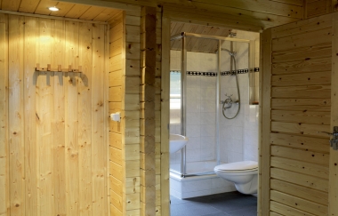 log house bathroom